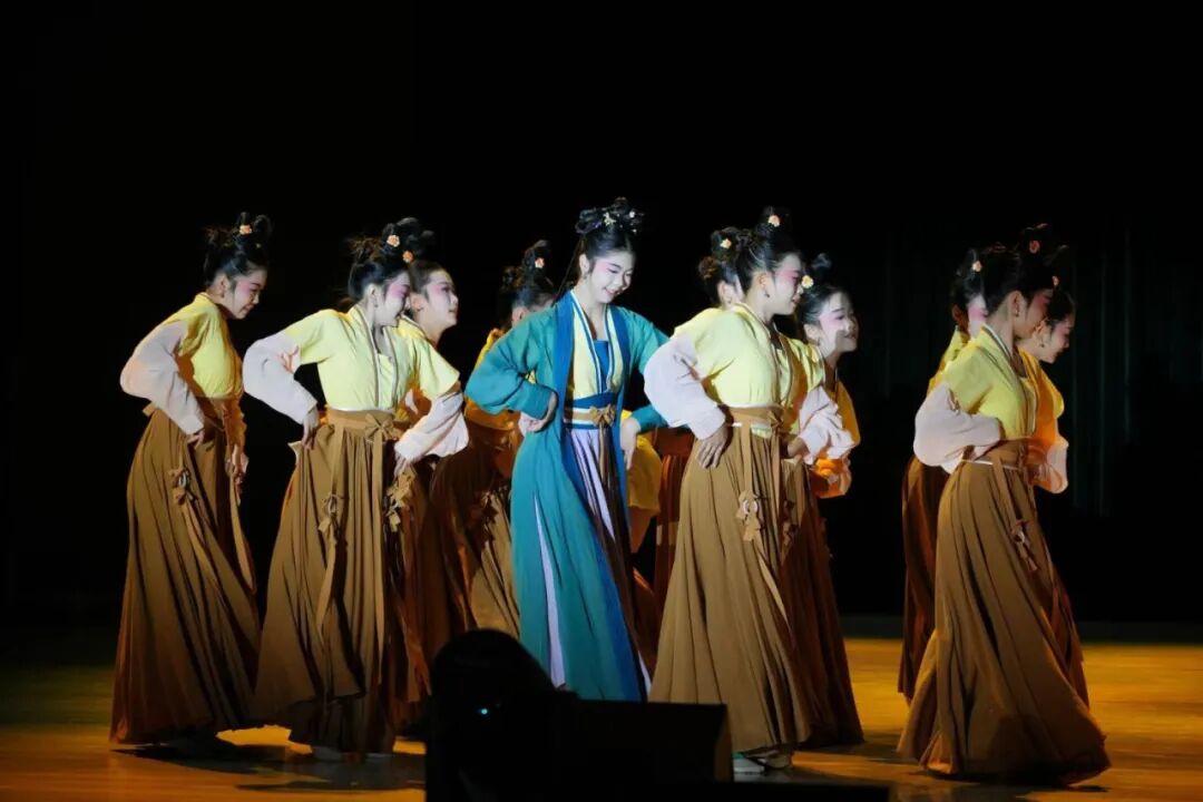 �������������������Žݱ�ҫУ԰������